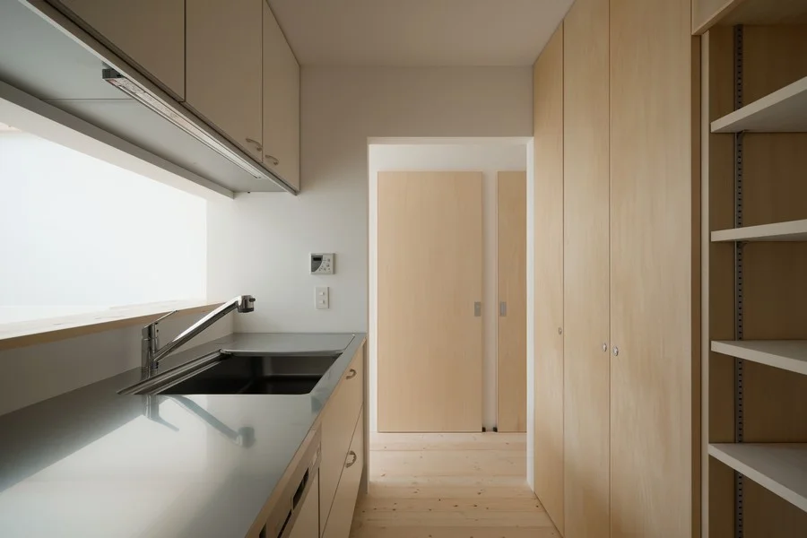 kitchen design in a japanese interior design Minimalist-Japanese-Residence-Enhancing-a-Narrow-Site-House-F-homesthetics-studio