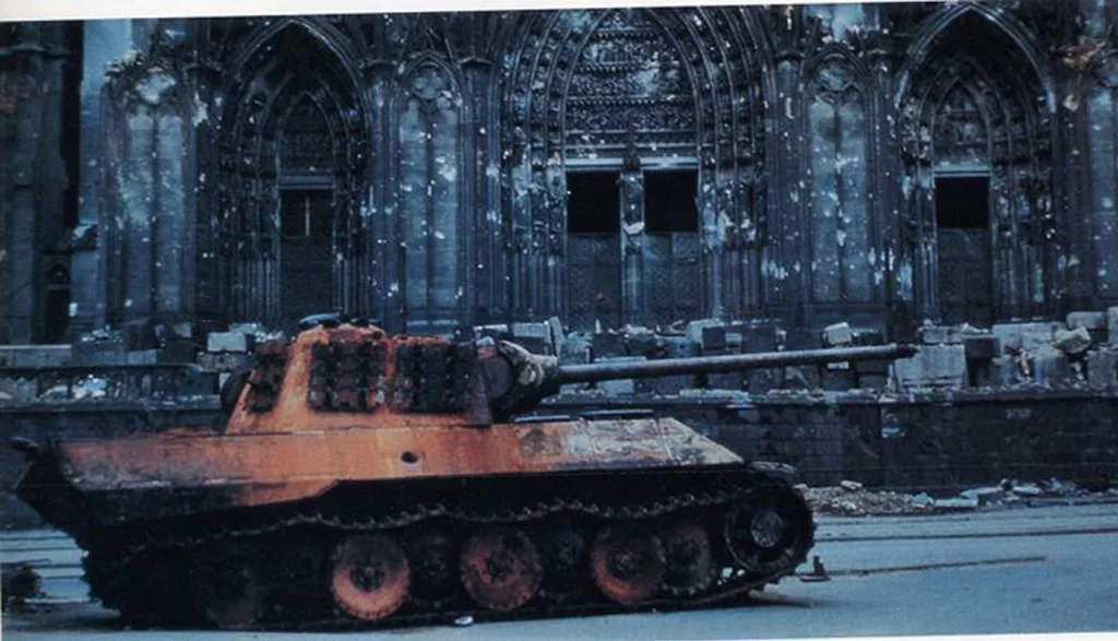 Panther-shot-down-in-front-of-Cologne-Cathedral