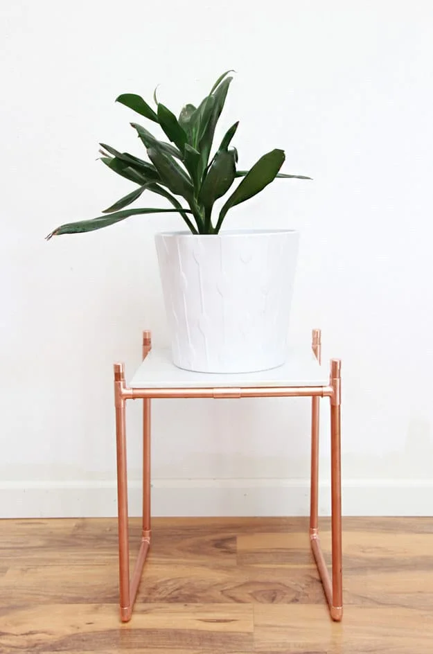 14. USE COPPERY PIPES TO CREATE A MODERN BODY FOR A SIDE TABLE