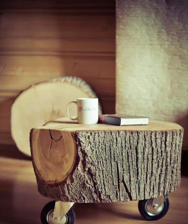 25. A THICK WOOD SLICE IS A PERFECT ACCENT IN A MODERN HOME