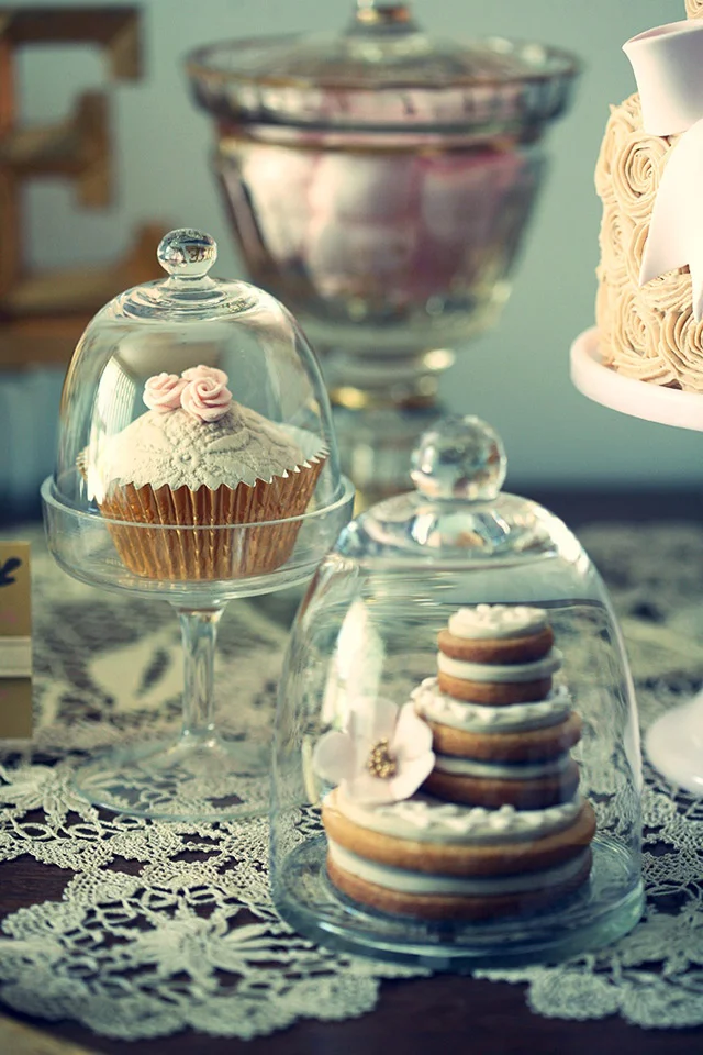 32 Simply Breathtaking Bell Jar and Cloche Decorating Ideas For Magical Weddings homesthetics decor ideas 