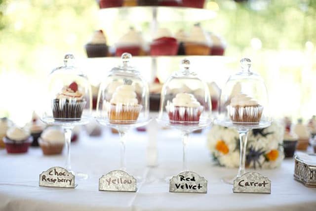 32 Simply Breathtaking Bell Jar and Cloche Decorating Ideas For Magical Weddings homesthetics decor ideas (4)
