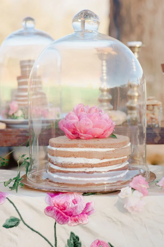 32 Simply Breathtaking Bell Jar and Cloche Decorating Ideas For Magical Weddings homesthetics decor ideas 