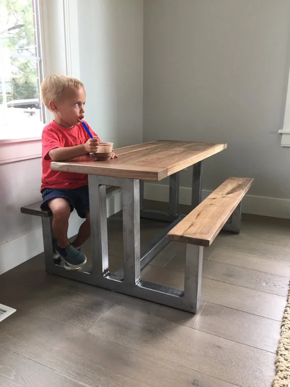 #7 Craft a reclaimed wood kids' table
