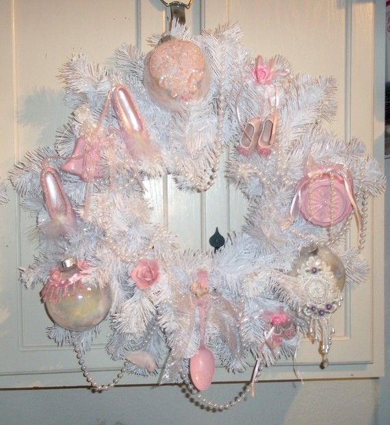 22 Awesomely Shabby Chic Christmas Wreath That Can Be Used All Year Round (6)
