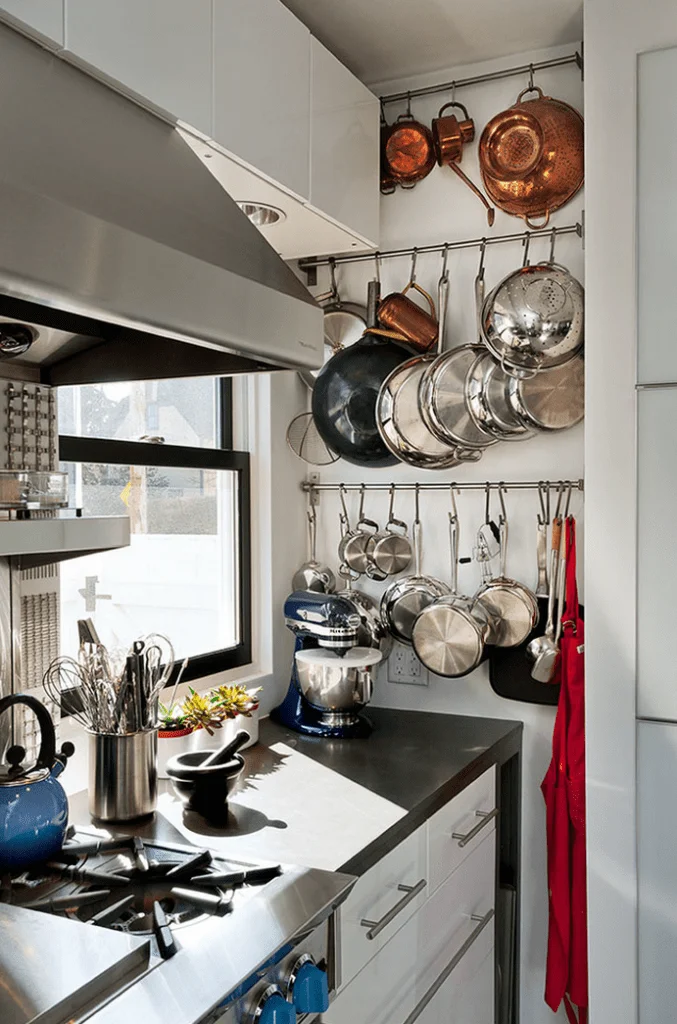 Emphasize Small Spaces With Kitchen Wall Storage Ideas-homesthetics (1)