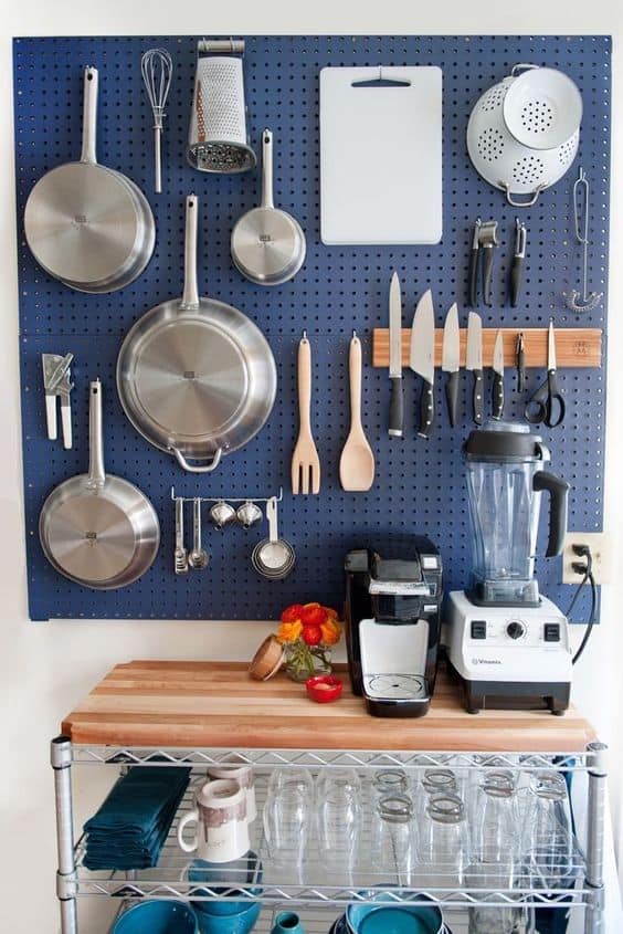 Emphasize Small Spaces With Kitchen Wall Storage Ideas-homesthetics (13)