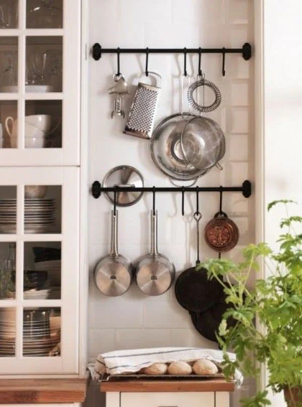 Emphasize Small Spaces With Kitchen Wall Storage Ideas-homesthetics (14)