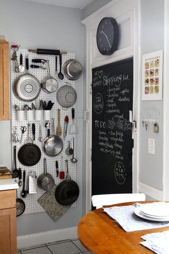 Emphasize Small Spaces With Kitchen Wall Storage Ideas-homesthetics (5)