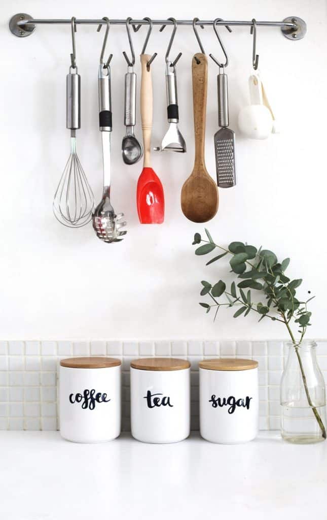 Emphasize Small Spaces With Kitchen Wall Storage Ideas-homesthetics (8)