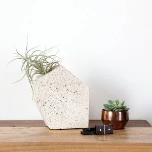 BLEND CONCRETE IN GEOMETRIC SHAPES 