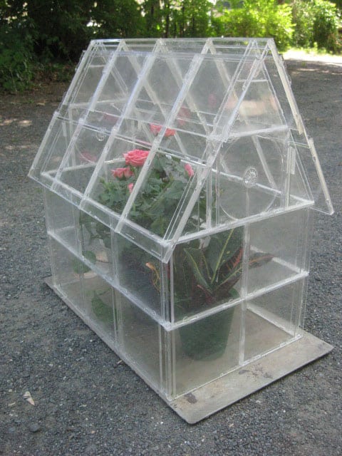 GREENHOUSE MADE OF UPCYCLED CD CASES