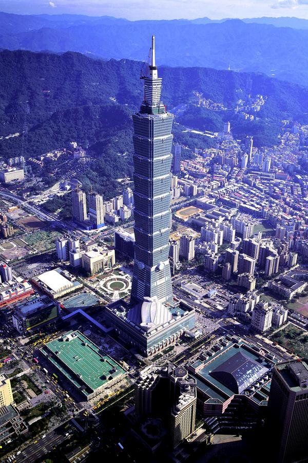Taipei 101 Tower in Taiwan by C.Y. Lee & Partners Homesthetics megastructure
