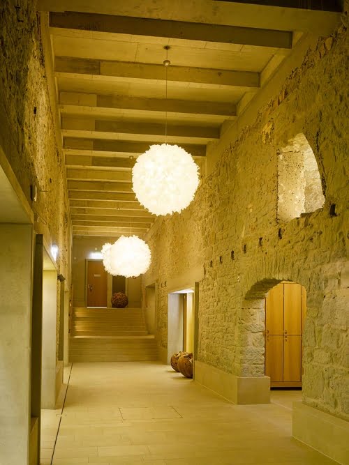 Thermalbad Zürich-Transforming a Brewery Into a Spa stone room