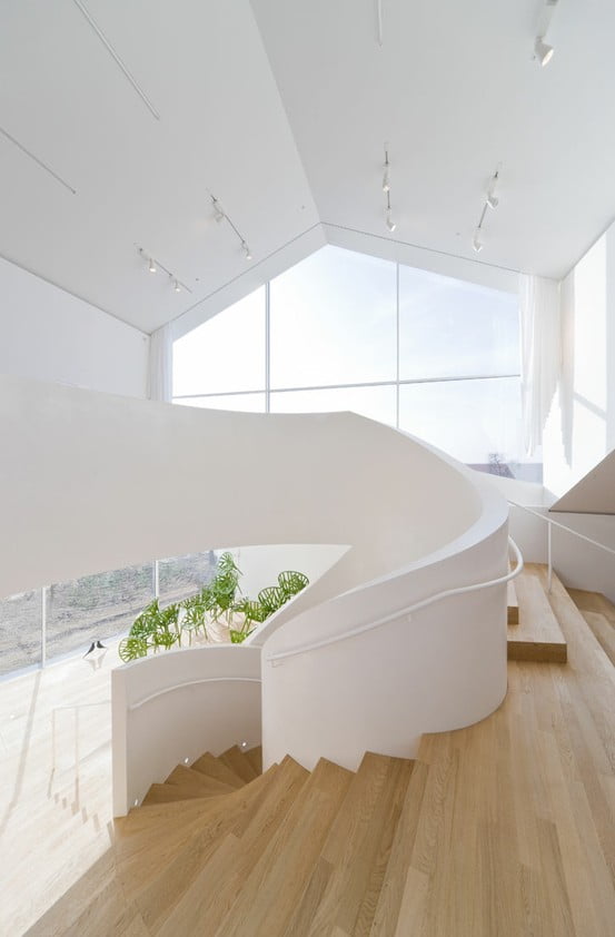12 One of a Kind Round Staircase Designs For Your Modern Mansion simple