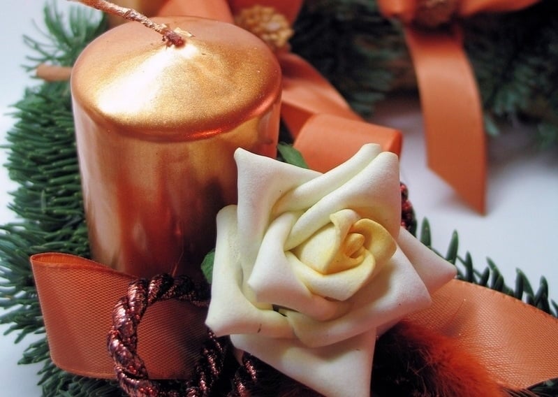 flowers and candles Creative&Inspiring Modern Christmas Candles Decorations (1)