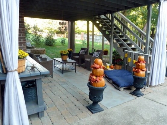 covered patio DIY -Welcome the Fall with Warm and Cozy Patio Decorating Ideas homesthetics (41)