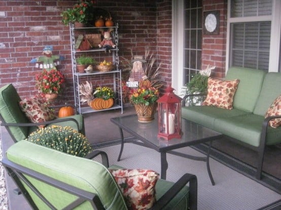 green sofas on the patio DIY -Welcome the Fall with Warm and Cozy Patio Decorating Ideas homesthetics (41)