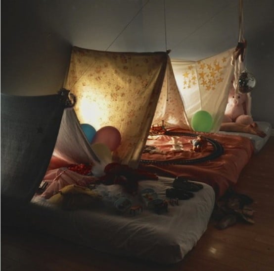Simple Bedroom Interior Design Ideas Featuring Play Tents for Kids to fit any modern home homesthetics (18) at night 