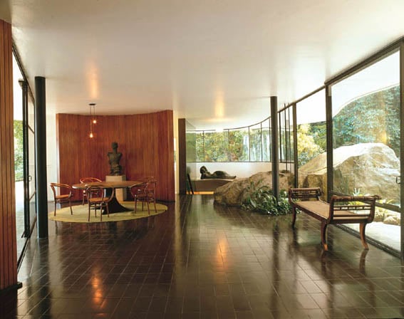 simple minimalist and ageless design in the The Home of a Legend-Casa das Canoas by Oscar Niemeyer in Rio de Janeiro homesthetics (1)