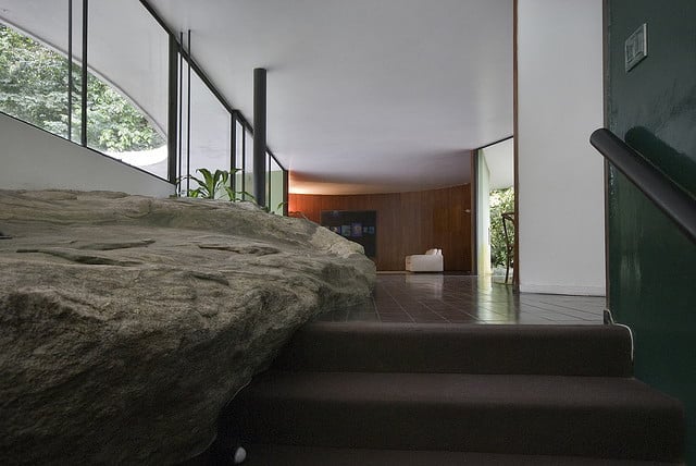 boulder and site are a part of the home, embracing The Home of a Legend-Casa das Canoas by Oscar Niemeyer in Rio de Janeiro homesthetics (1)