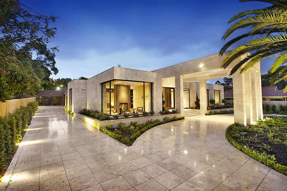 Large Luxurious Modern Mansion in Melbourne Wearing Contemporary Style 