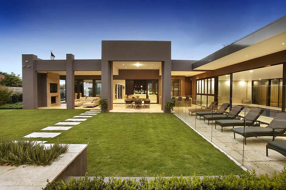 central backyard landscaping Large Luxurious Modern Mansion in Melbourne Wearing Contemporary Style 