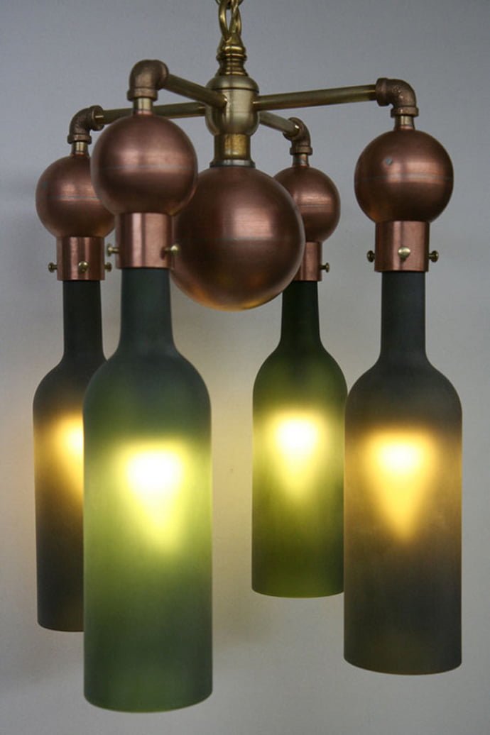 wine bottle lamp wine bottle art 20 Creative & Inspiring Ideas of How to Recycle Wine Bottles Into Pieces of Art homesthetics (26)