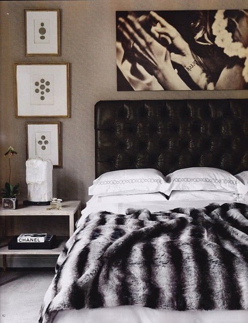 19-Creative-Inspiring-Traditional-Black-And-White-Bedroom-Designs-small-bedroom-homesthetics