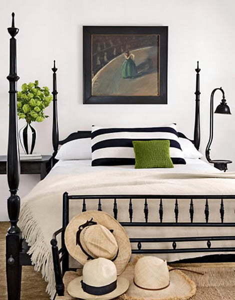 breathtaking bedroom 19-Creative-Inspiring-Traditional-Black-And-White-Bedroom-Designs-small-bedroom-homesthetics