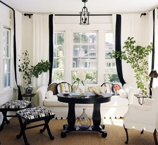 classic vibe in the 21 Creative&Inspiring Black And White Traditional Living Room Designs