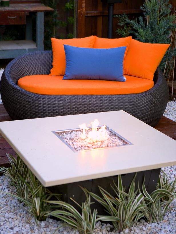 modenr fire pit tabel design in Backyard Landscaing Ideas-Attractive Fire Pit Designs Homesthetics