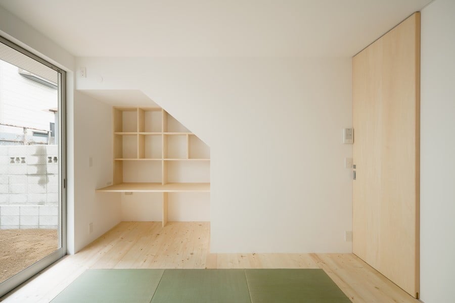 simple japanese interior design in the Minimalist-Japanese-Residence-Enhancing-a-Narrow-Site-House-F-homesthetics-studio