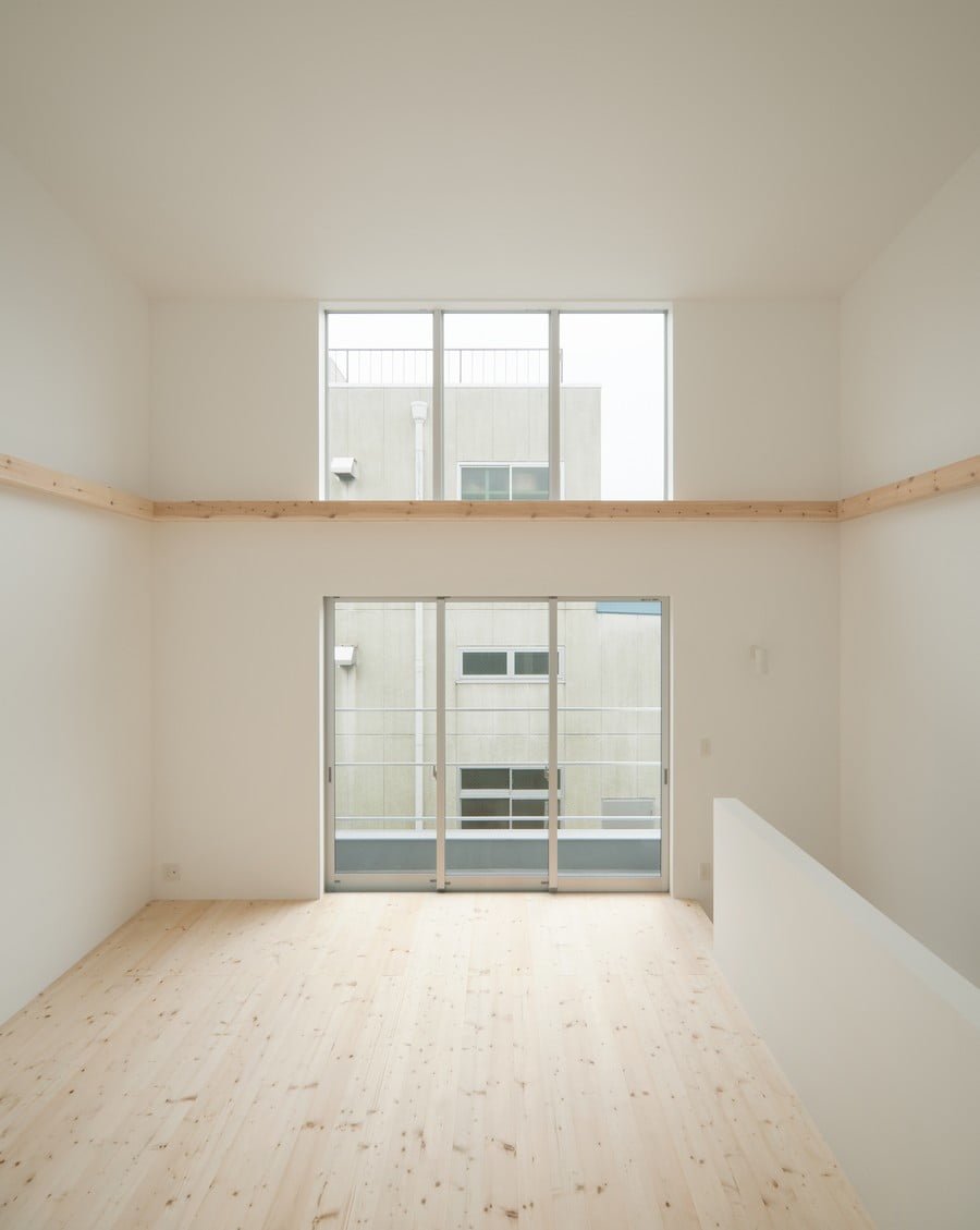 white interior design Minimalist-Japanese-Residence-Enhancing-a-Narrow-Site-House-F-homesthetics-studio