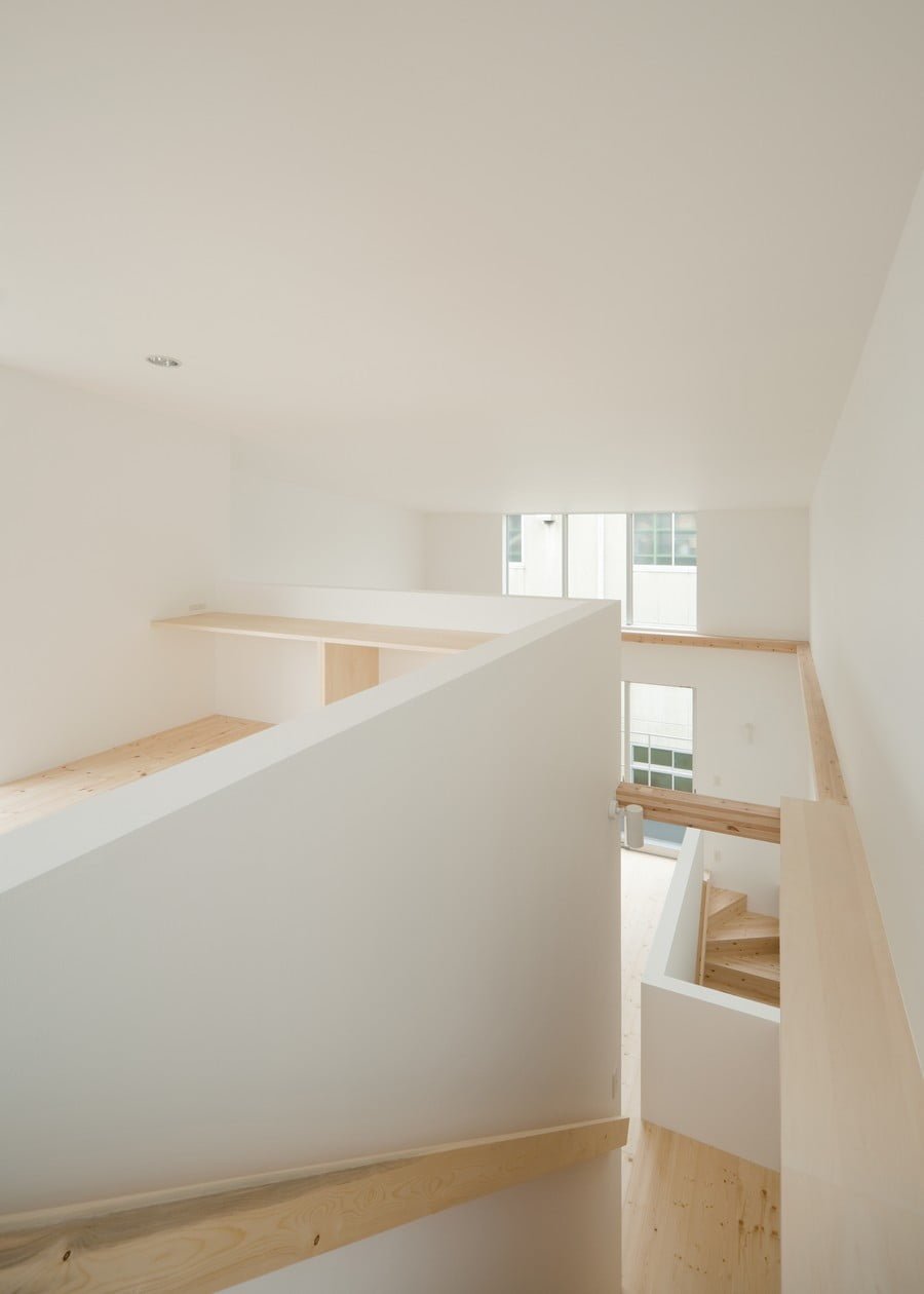 japanese interior design Minimalist-Japanese-Residence-Enhancing-a-Narrow-Site-House-F-homesthetics-studio