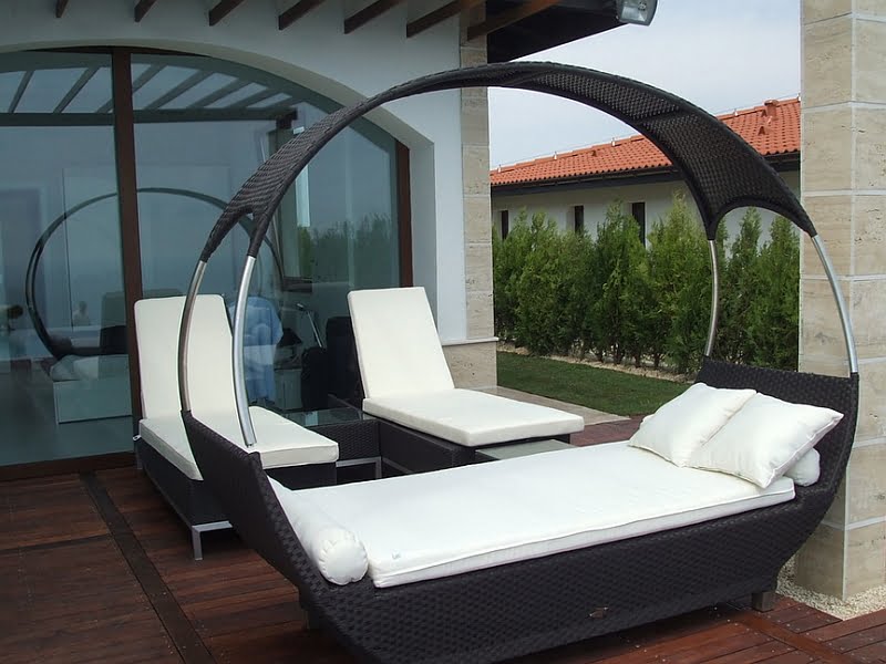 Urban Patio a Stylish Contemporary Canopy Outdoor Bed
