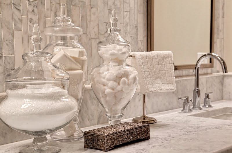 Glass Apothecary Jars Adding Elegance and Style to the Bathroom