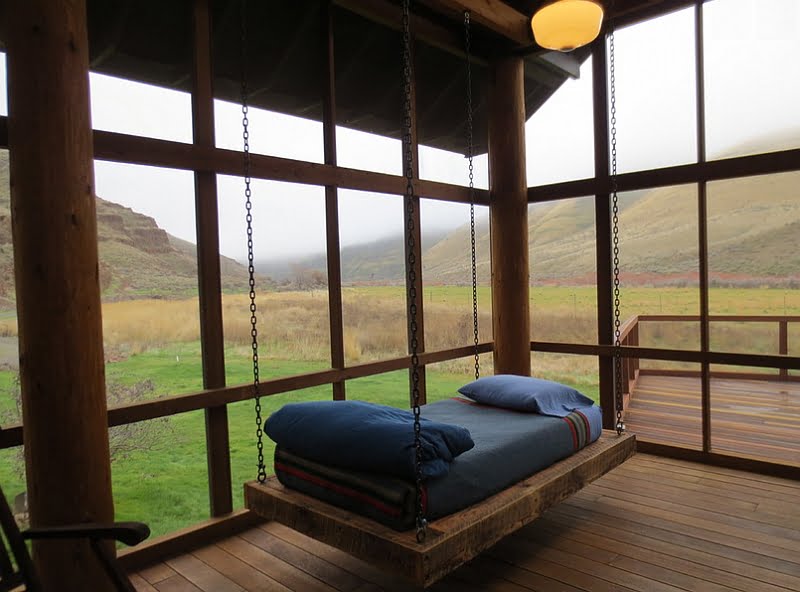 Suspended Outdoor Bed Taking Advantage of Scenic Views and Tranquility 
