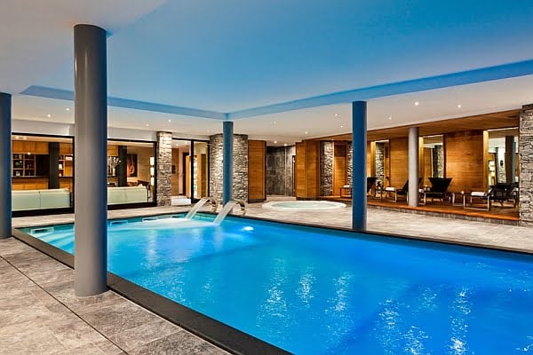 Extraordinary Blue Refreshing Large Swimming Pool Design