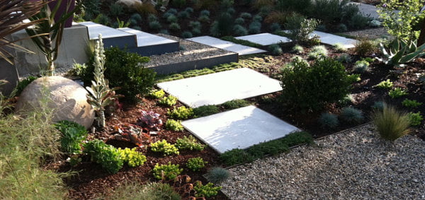 homesthetics-Xeriscaping-with-mulch-and-gravel