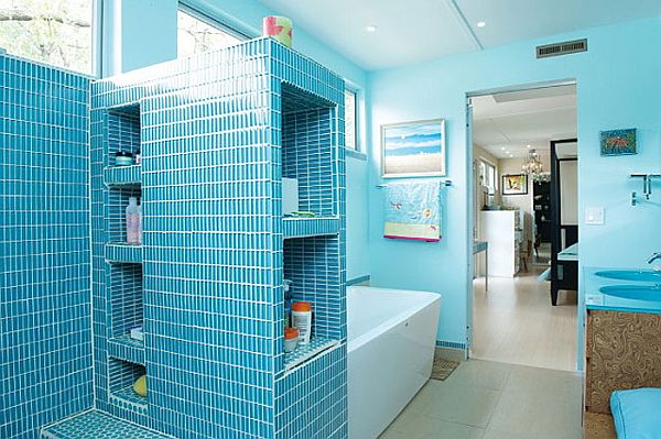 Cool Blue Hues Enhancing a Refreshing Bath Area