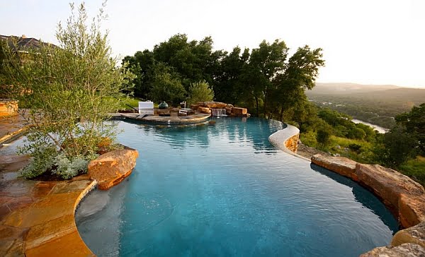 Natural Infinity Swimming Pool Located in Texas