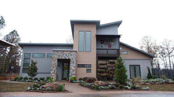 Extreme Transformation of Some Shipping Containers Into a Home