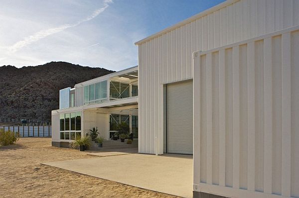 Mojave Desert Shipping Container House Meant To Keep Away the Heat