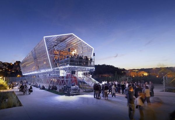 Shipping-container-unit-encapsulated-in-a-glass-exterior