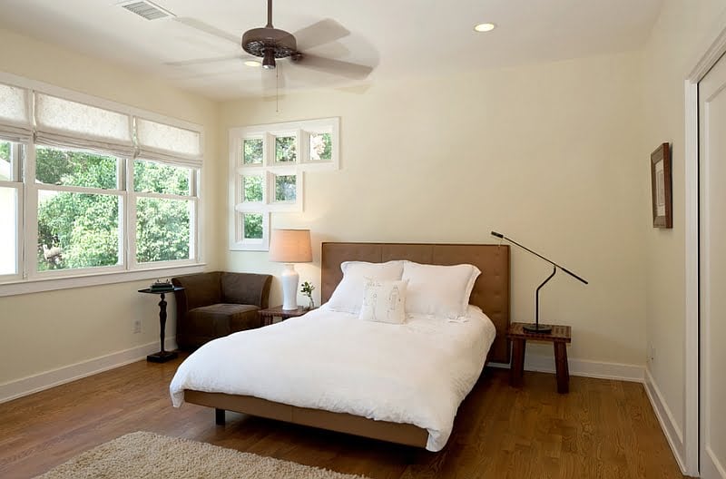 Simple Sleek Side Table Perfectly Fit Into the Small Corner Space