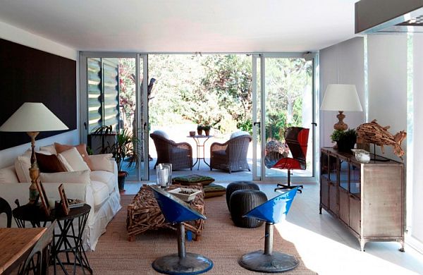 Snazzy-decor-inside-the-light-and-airy-livingroom-of-Casa-El-Tiamblo