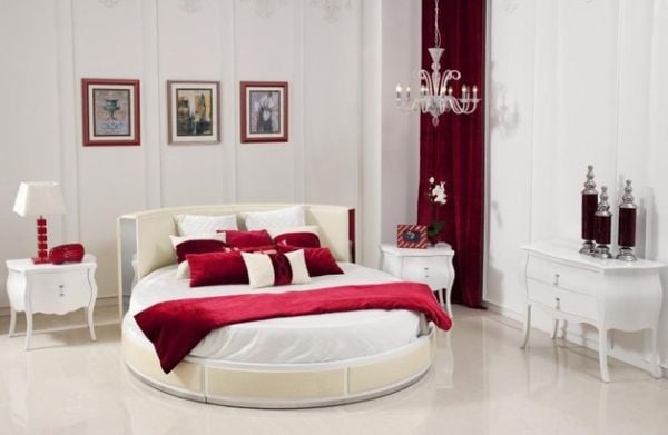  Simple round bed with a touch of classic.