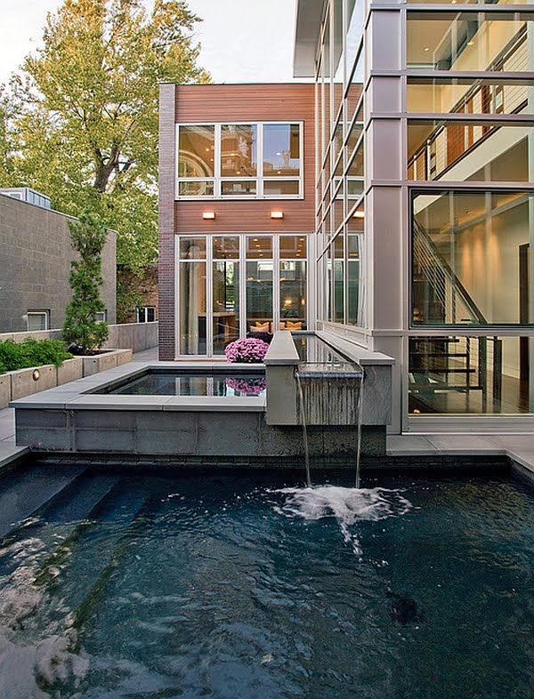 Simple and Stylish Pool Design in a Modern Residence