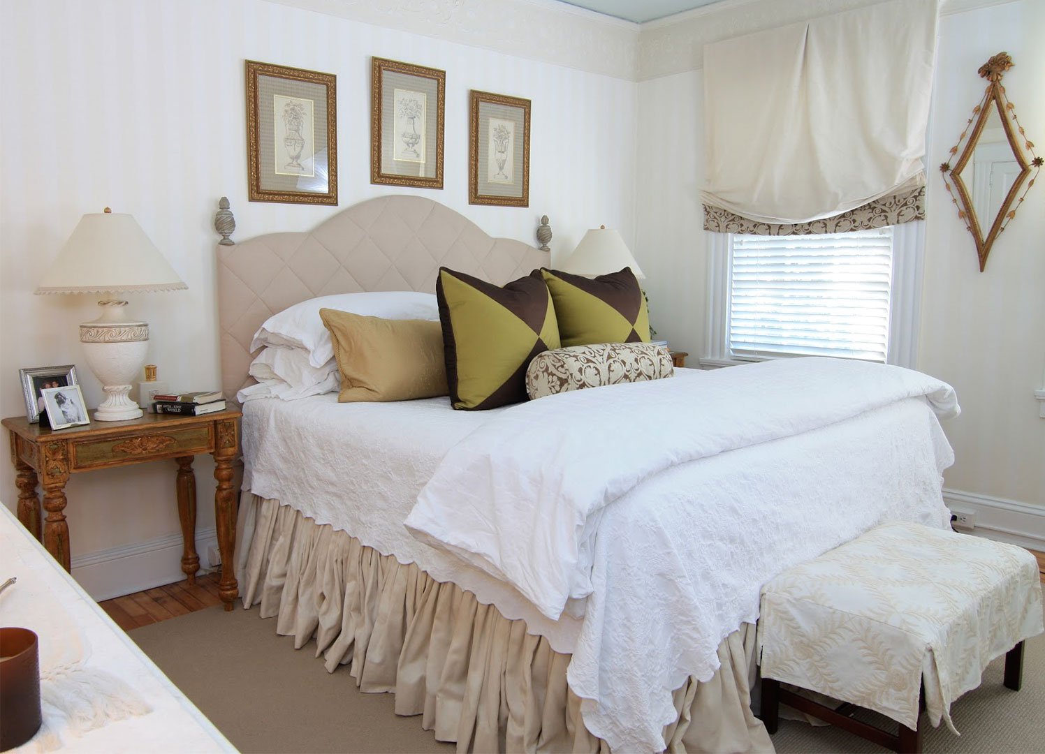 White bedroom design idea personalized